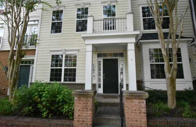 Immaculate 3 Level, 3BR Townhome Near Wheaton Metro  495 photos photos