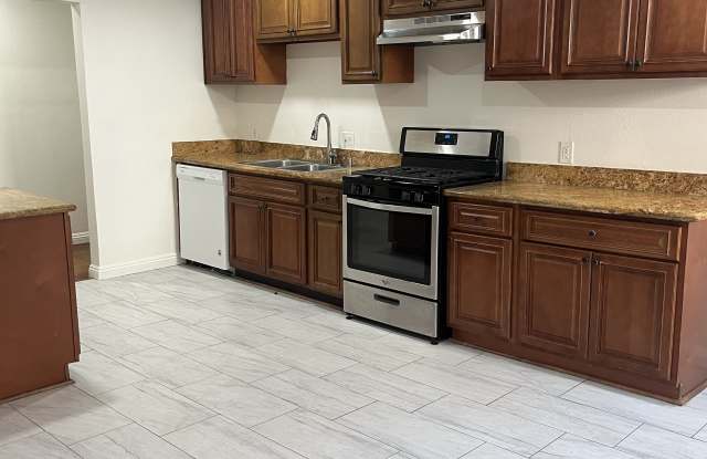 1815 W 66th St photos photos