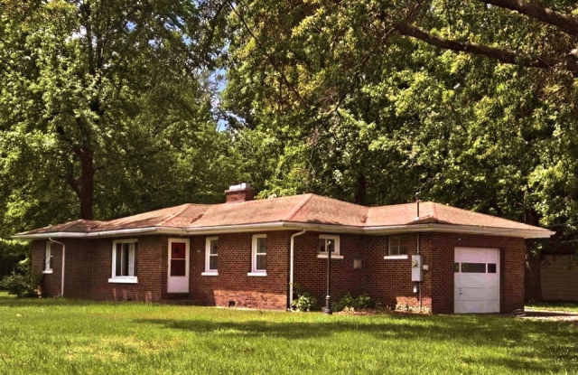 201 Mcleansboro Street - 201 Mcleansboro Street, Benton, IL 62812