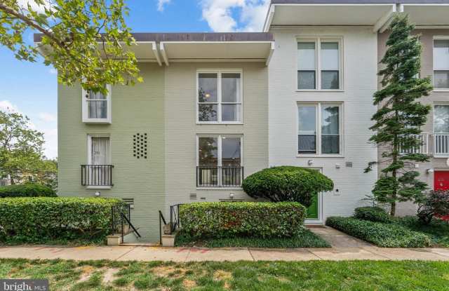 212 G STREET SW photos photos