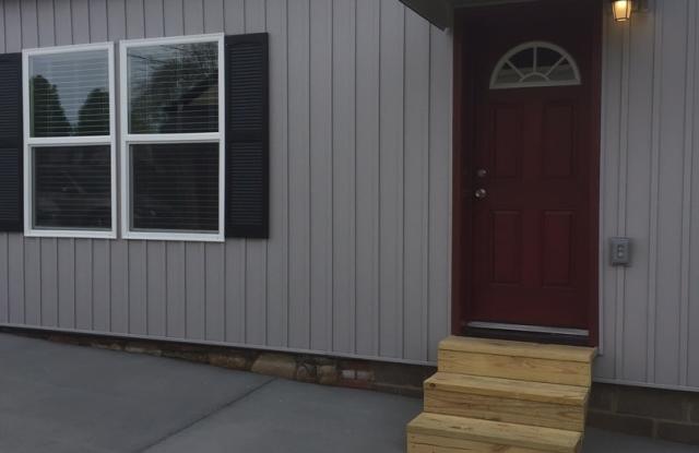 City of Alcoa 37701 - 2 bedroom, 1 bath recently renovated home - Call Tim Tipton (865) 806-7255 photos photos