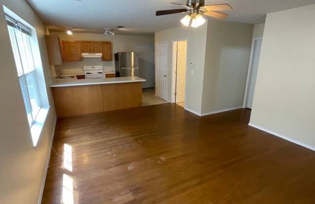 *2027* 4 Bed!! BIG GROUP OPTION!!! 18-20!! Gallery 3