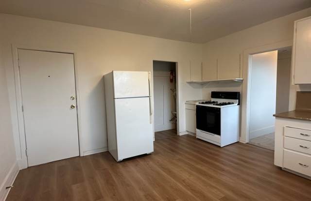 3837 23rd Ave SW - 4 Gallery 1