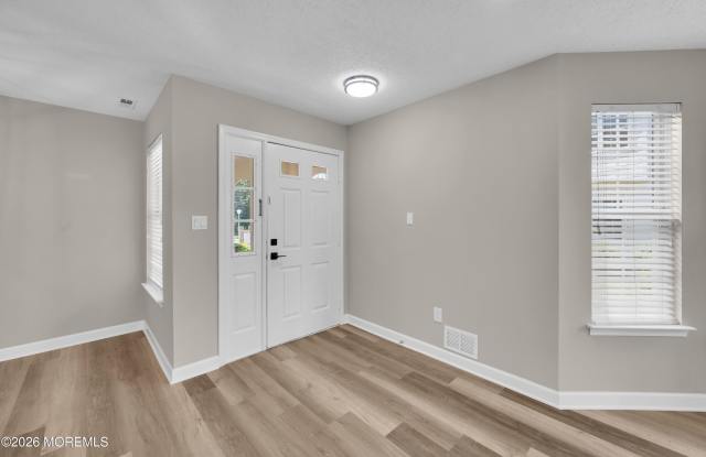83 Tulip Lane Gallery 4