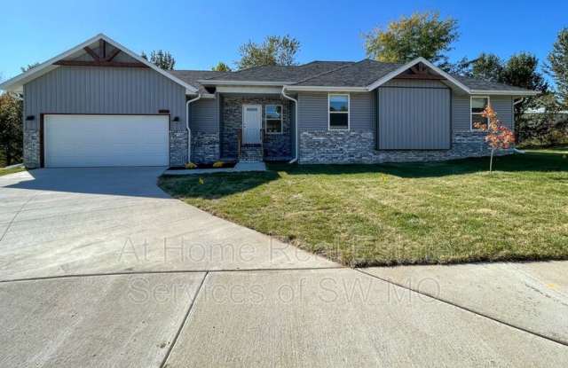 1908 S 15th Ave - 1908 South 15th Avenue, Ozark, MO 65721
