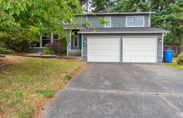 Cozy 4 Bed 3 Bath Home Center of Oak Harbor photos photos