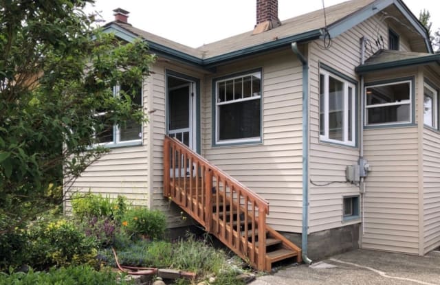 906 N 100th St - 906 North 100th Street, Seattle, WA 98133