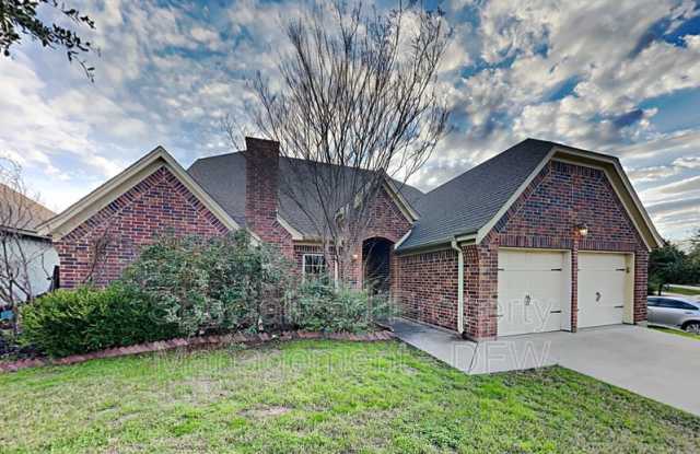 309 Sterling Dr - 309 Sterling Drive, Benbrook, TX 76126