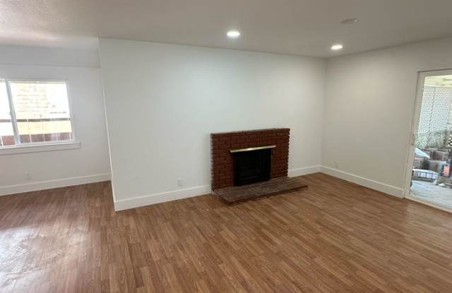 AVAILABLE NOW! 4 Bedroom, 2 Bathroom Home photos photos