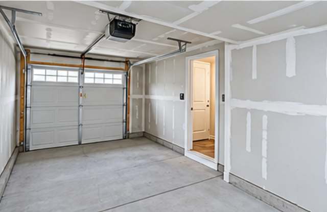Modern Townhome with Attached Garage, Granite Kitchen & Private Deck Gallery 3