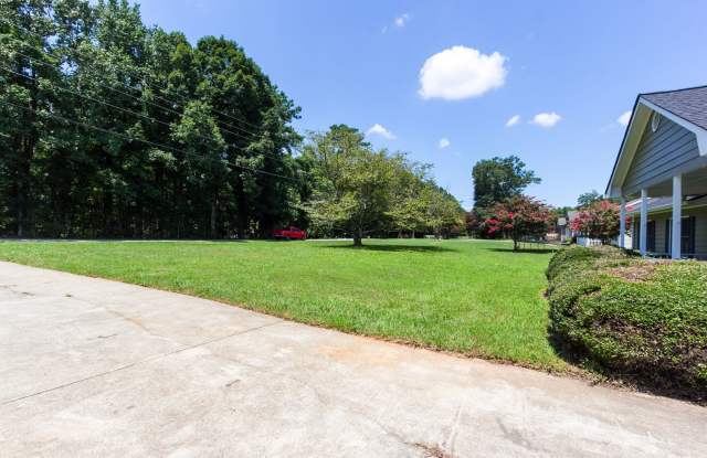 AVAILABLE NOW! - 3 Bedroom 2.5 Bathroom Ranch in Newton County! Gallery 3