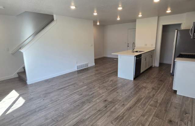 Beautiful 3-Bedroom Townhome in Santaquin Gallery 4