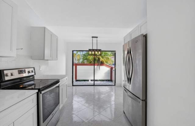 29 Fawlkland Circle, Boynton Beach, FL 33426 Gallery 1
