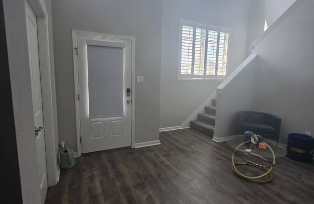 219 S Lakepointe Drive Gallery 2