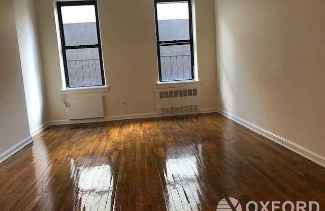 1492 Second Avenue Gallery 2