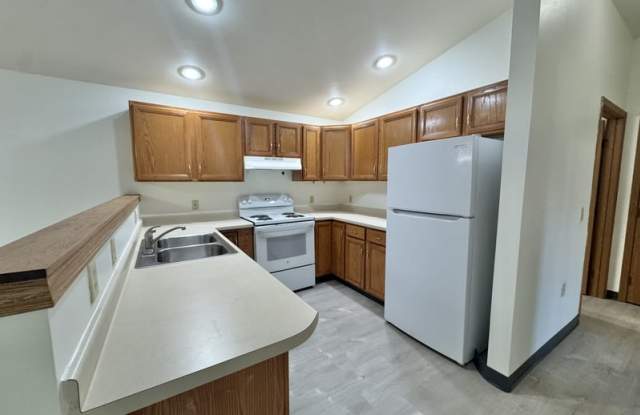 1508 Western Ave - 11 photos photos