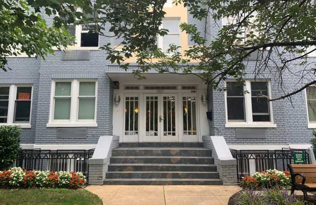 DC Studio in "Old City" - Furnished!! Murphy bed  small sofa H2O included. photos photos