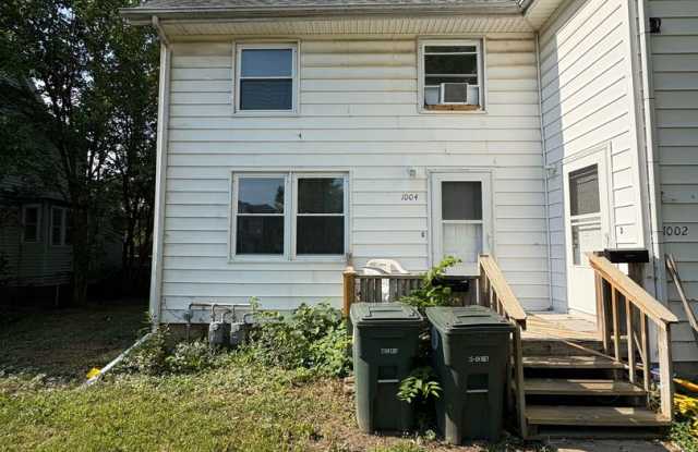 2 Bedroom 1 Bathroom Duplex for Rent! photos photos