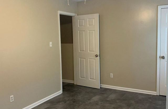 Room in 4 Bedroom Home at Bragg St Gallery 4