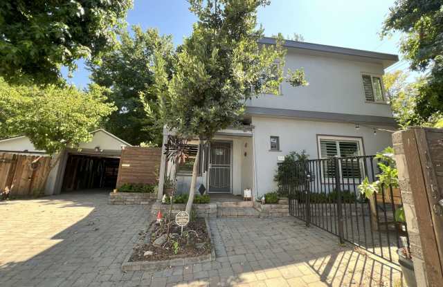 Modern Two-Story Single-Family Home in Land Park, Sacramento photos photos
