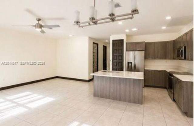 15668 NW 91st Court, Miami Lakes, FL 33018 - 6359 Gallery 3