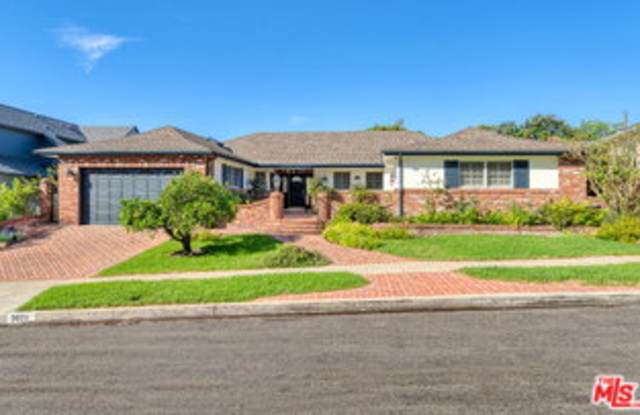 3071 McConnell Drive Gallery 1