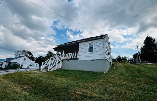 2 Bedroom, 1 Bath House Gallery 3