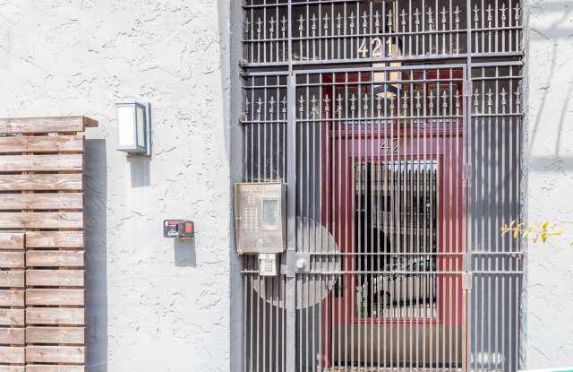 421 Van Dyke Avenue Gallery 2