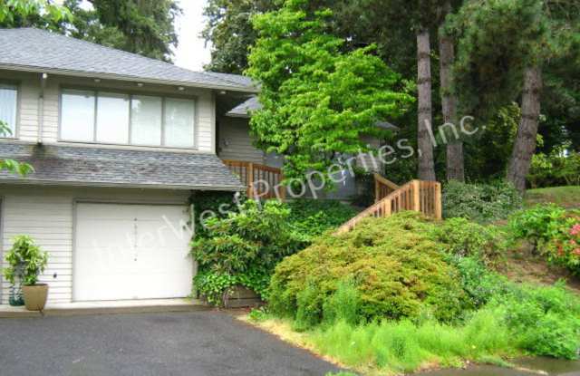 3 BR Townhome- Wonderful Privacy Deck in Beaverton with 1 Car Garage  A/C! photos photos