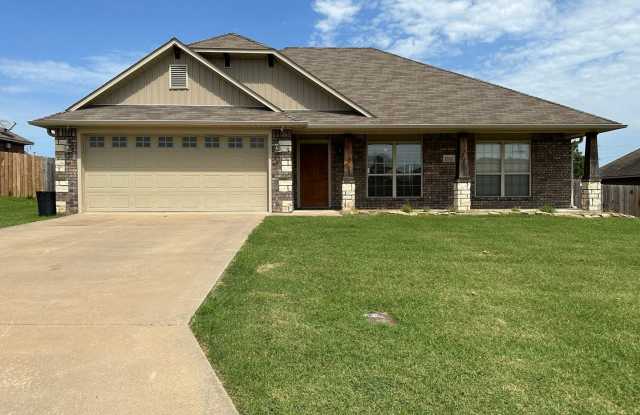 Beautiful Living: 3 Bed, 2 Bath Home with 2-Car Garage and Fenced Backyard photos photos