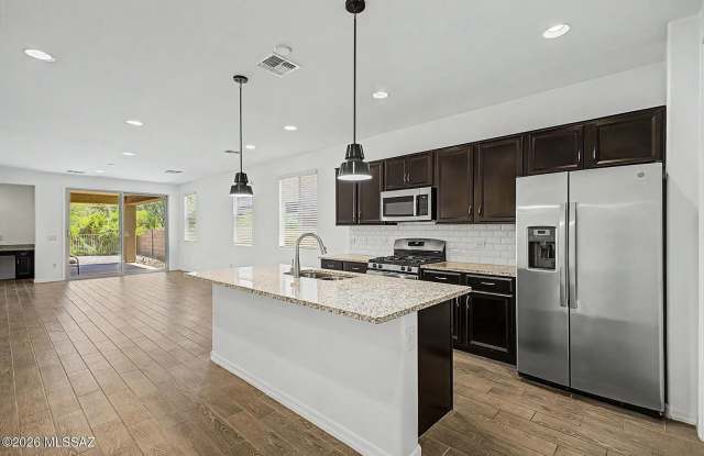 3-Bedroom, 2 Bath Single Family for Rent in Tucson, AZ | Attached Garage & Modern Kitchen Gallery 3