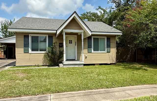 Charming 2 Bedroom, 2 Bathroom Home Near the Cajundome & Downtown Lafayette! photos photos