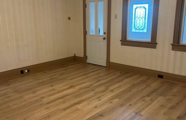 1 Bedroom 1 Bathroom House For Rent *With Bonus Room* photos photos