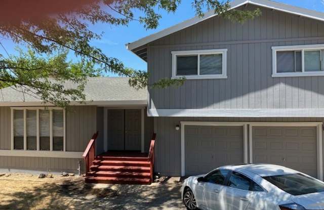 Nice 2 story 3/2 in Lake of the Pines - 11212 Torrey Pines Drive, Lake of the Pines, CA 95602
