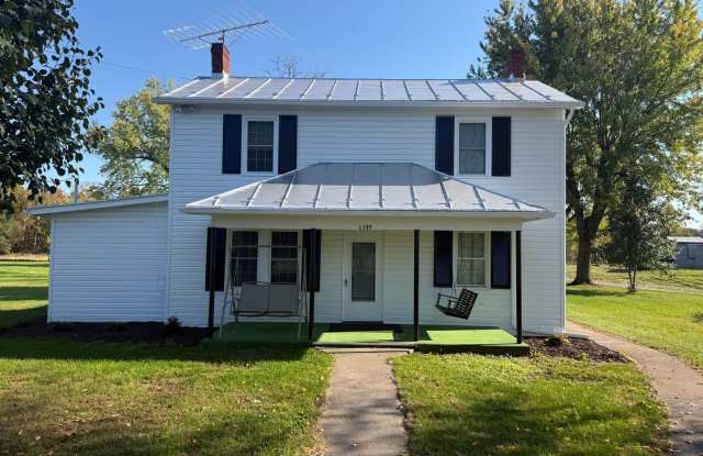 Country Charmer in Clover Hill in Dayton – Spacious 2-Bedroom Home with Beautiful Views! Gallery 1