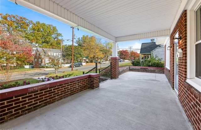 1015 S Hawthorne Road Gallery 3