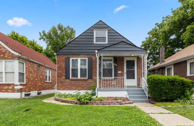 Cozy University City Brick Home with Basement & Off-Street Parking Near WashU & The Loop photos photos