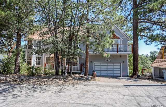 732 Villa Grove Avenue Gallery 1