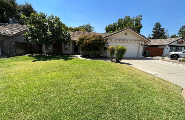 5625 West Damsen Avenue - 5625 Damsen Avenue, Visalia, CA 93291