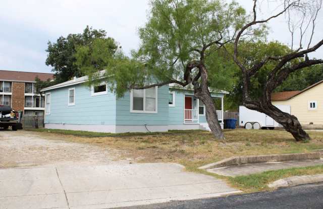 OLMOS PARK TERRACE DUPLEX Gallery 3