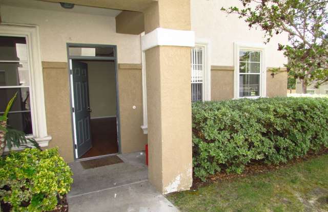 Downstairs 2 bedroom condo in great location photos photos