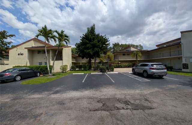 8780 Holly Ct - 8780 Holly Court, Tamarac, FL 33321