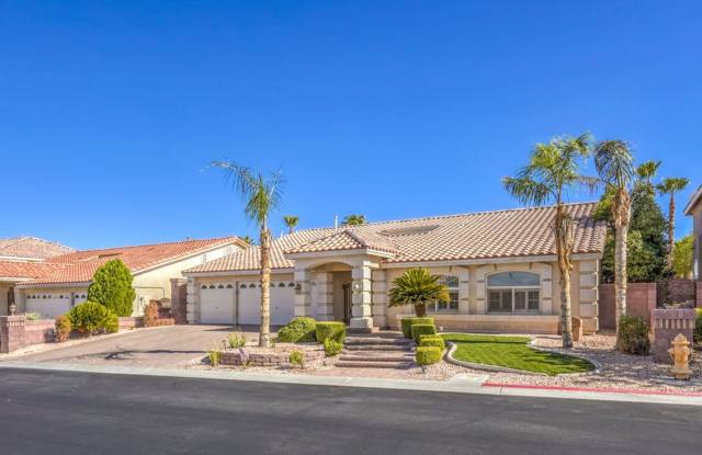 Rare Beautiful 1 story Gated w/ Basement! Pool, Spa and Tiki Bar! Gallery 3