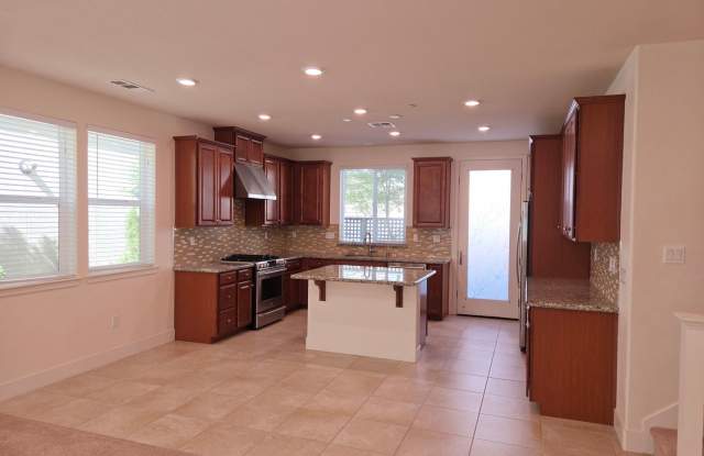 Detached Home with Solar Power and Modern Amenities - 2740 Alliston Loop, Dublin, CA 94568