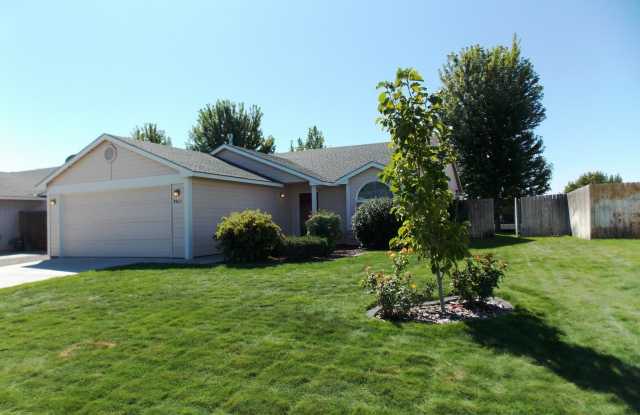 ✨ Welcome to 8813 W Bonnie Ave – your dream home in the heart of Kennewick, WA! ✨ photos photos