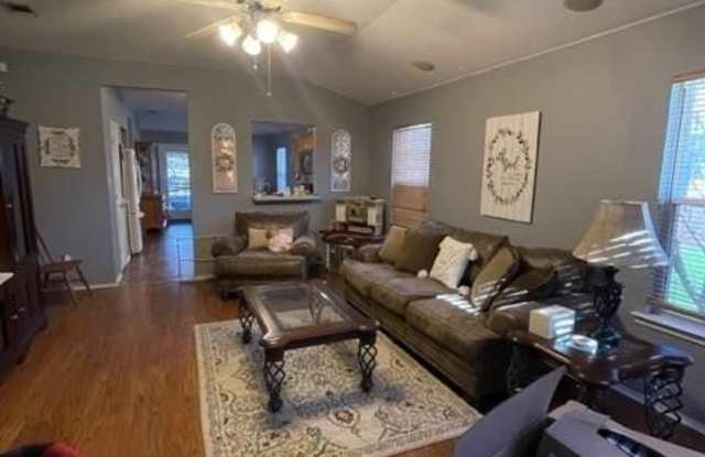 909 Whitewing Lane Gallery 2