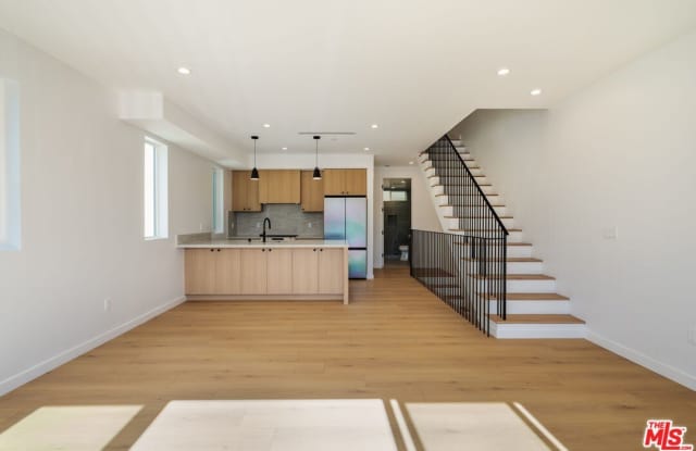 6765 Lexington Ave photos photos