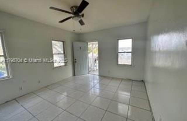 2202 Van Buren St photos photos