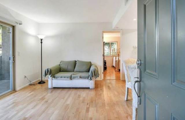 1265 Lakeview Cir Gallery 2