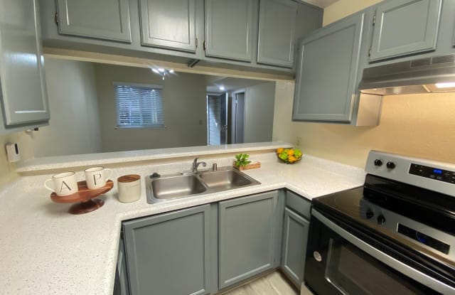 465 Canyon Oaks Drive Apt B - 465 Canyon Oaks Drive, Oakland, CA 94605